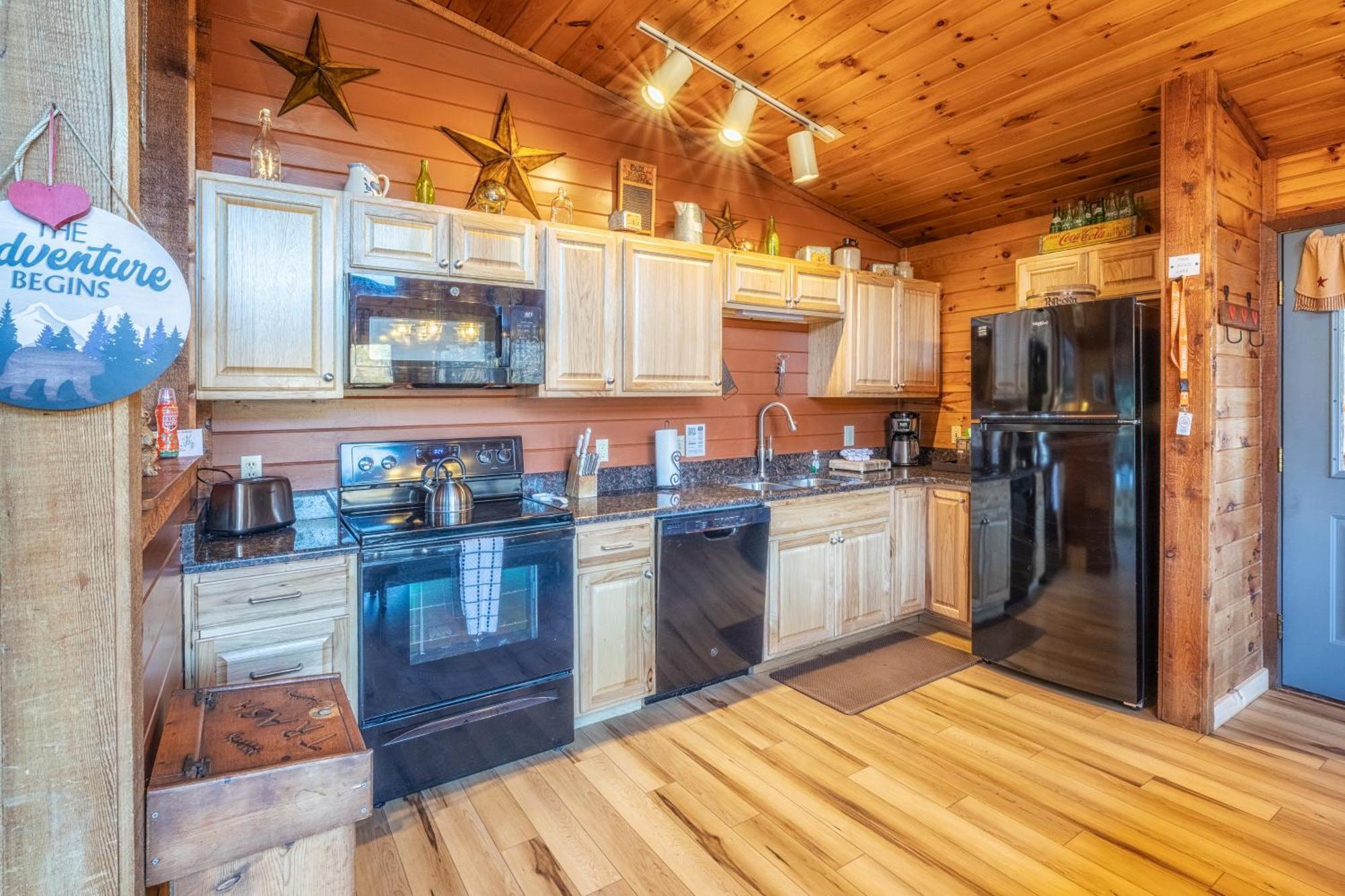 Real Log Cabin With Amazing Views, Hot Tub, Sauna, Games Gatlinburg Exterior foto